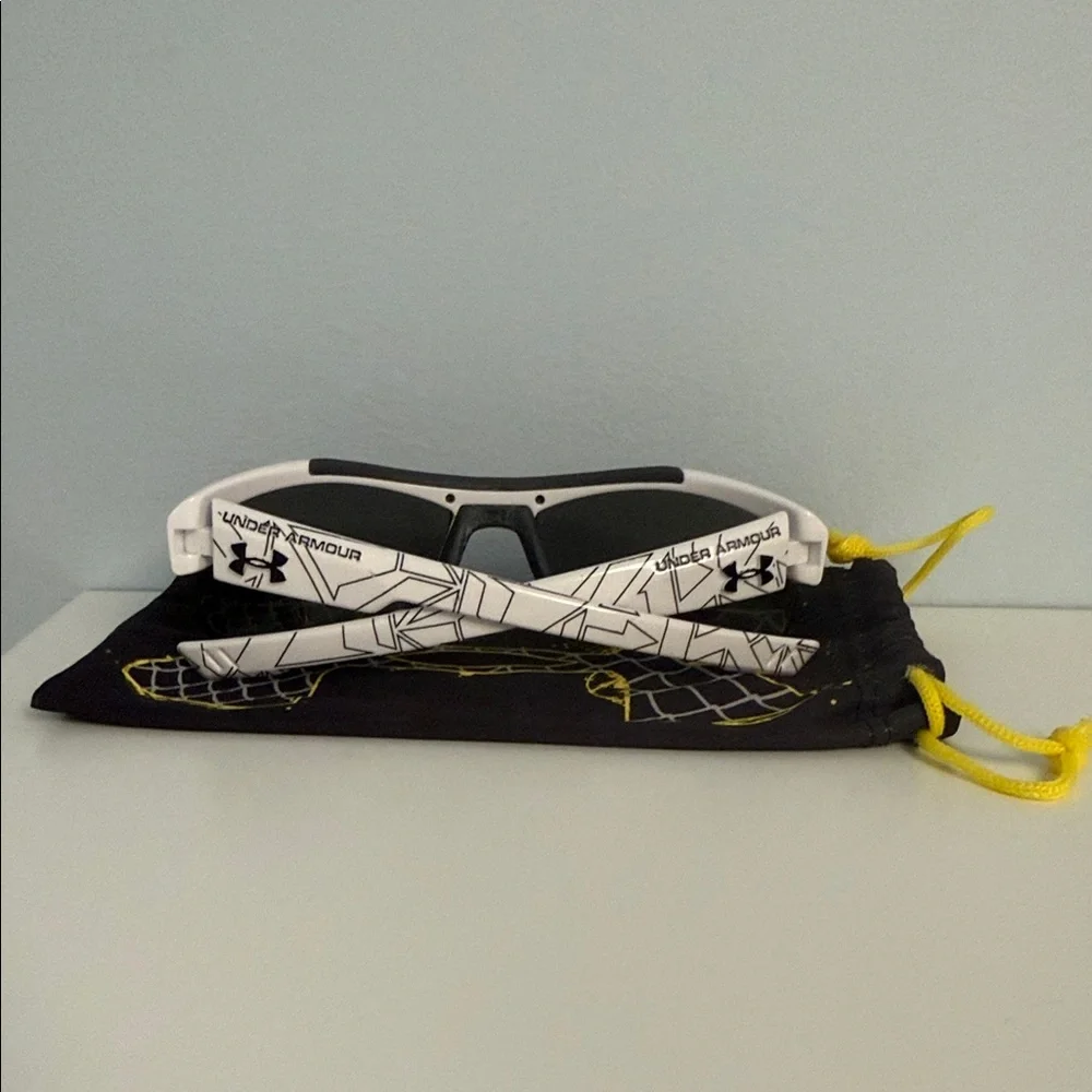 Under Armour UA White Nitro L Youth Sunglasses with dustbag